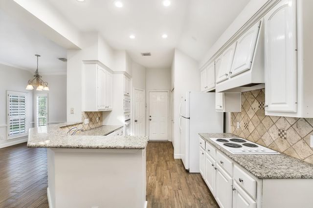 30 Vista Cove Circle, The Woodlands, TX 77381