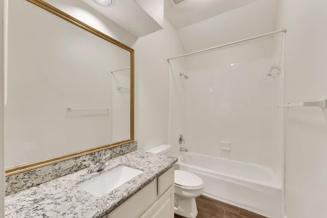 30 Vista Cove Circle, The Woodlands, TX 77381