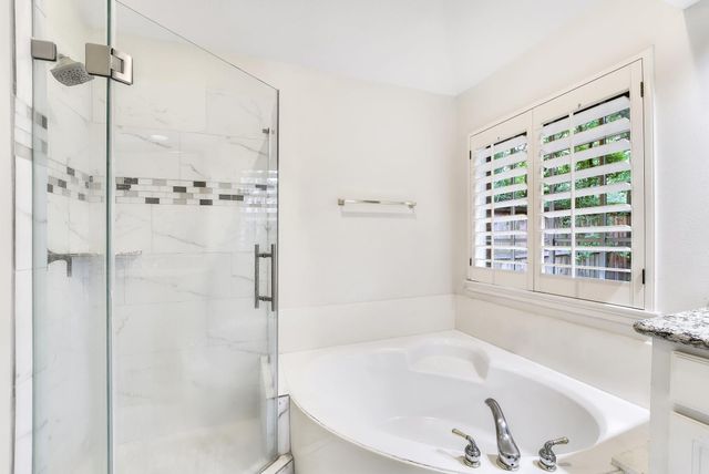 30 Vista Cove Circle, The Woodlands, TX 77381