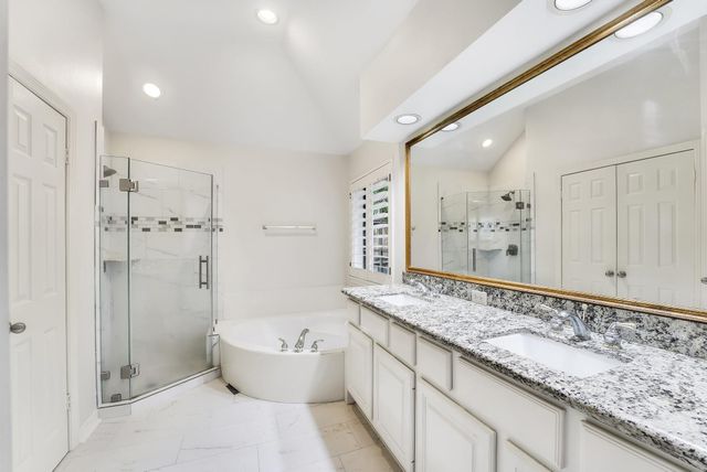 30 Vista Cove Circle, The Woodlands, TX 77381