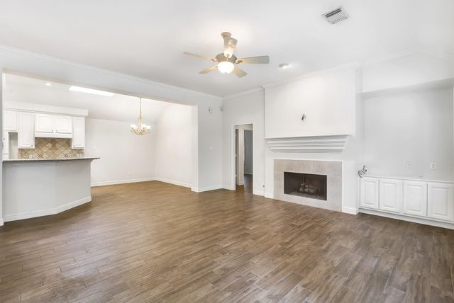 30 Vista Cove Circle, The Woodlands, TX 77381