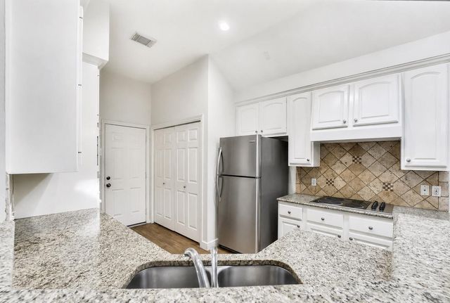 30 Vista Cove Circle, The Woodlands, TX 77381