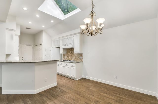 30 Vista Cove Circle, The Woodlands, TX 77381
