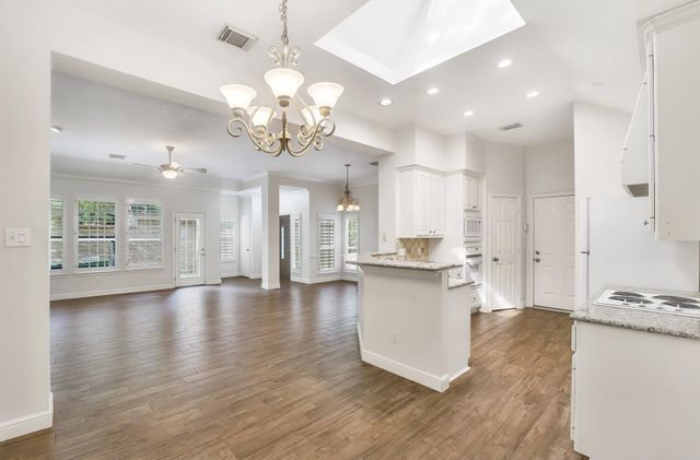 30 Vista Cove Circle, The Woodlands, TX 77381