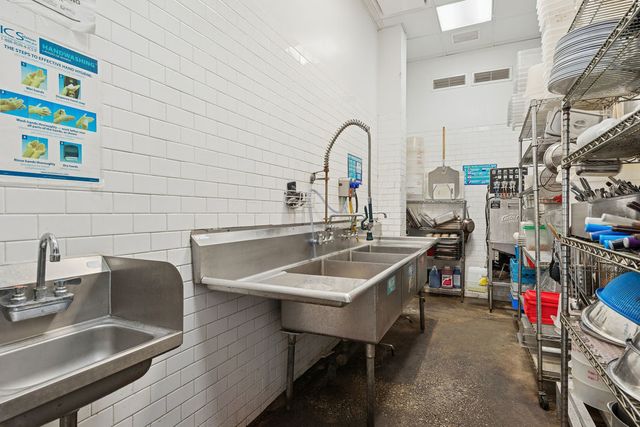 2054 W Grand Avenue, Chicago, IL 60612