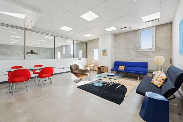 2054 W Grand Avenue, Chicago, IL 60612