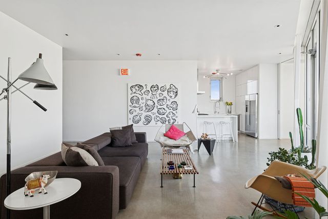 2054 W Grand Avenue, Chicago, IL 60612