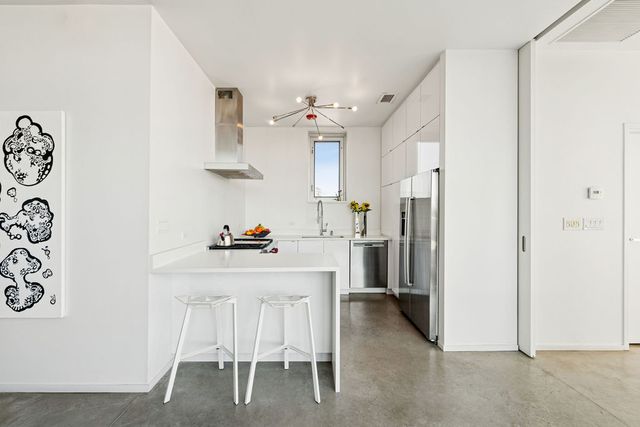 2054 W Grand Avenue, Chicago, IL 60612