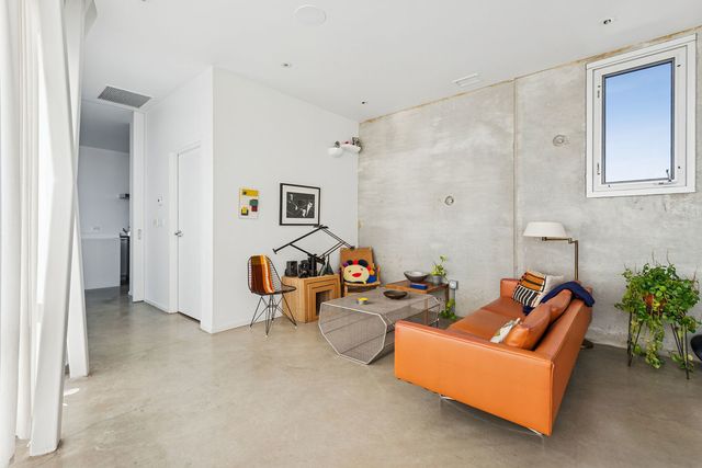 2054 W Grand Avenue, Chicago, IL 60612