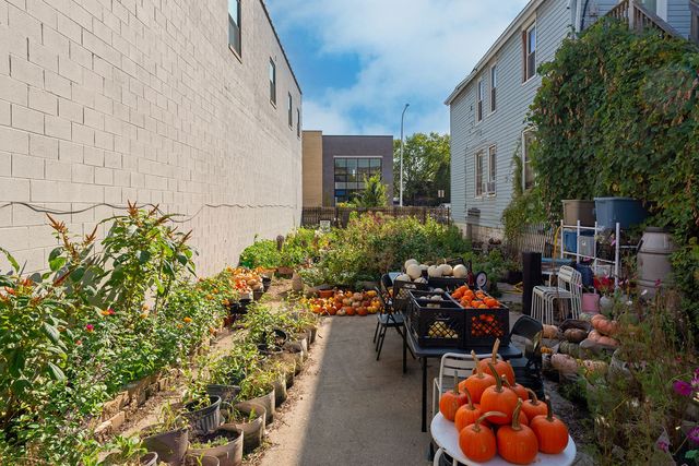 2054 W Grand Avenue, Chicago, IL 60612