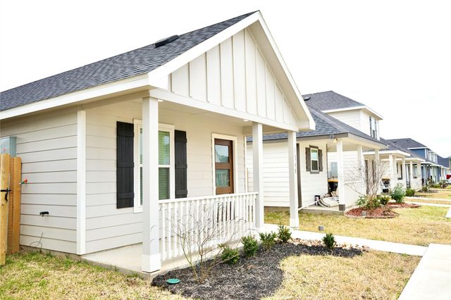 16790 N Marie Village Drive, Conroe, TX 77306