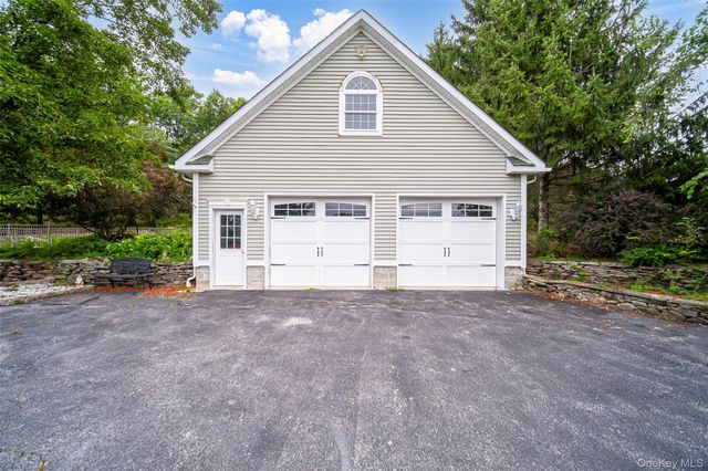 4 Fox Hollow Drive, Blooming Grove, NY 10914