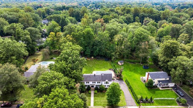 29 DEARBORN DR, Old Tappan, NJ 07675