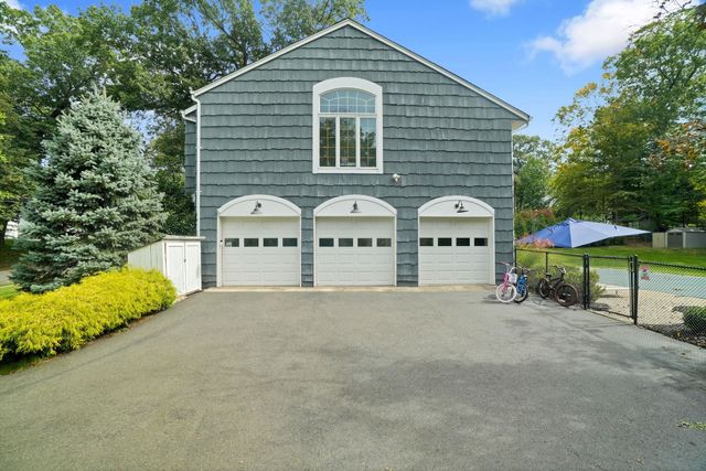 29 DEARBORN DR, Old Tappan, NJ 07675