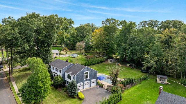 29 DEARBORN DR, Old Tappan, NJ 07675
