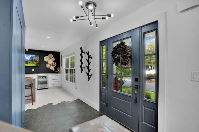 29 DEARBORN DR, Old Tappan, NJ 07675
