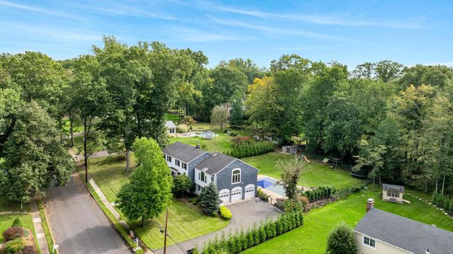 29 DEARBORN DR, Old Tappan, NJ 07675
