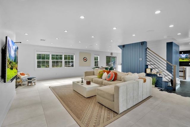 29 DEARBORN DR, Old Tappan, NJ 07675