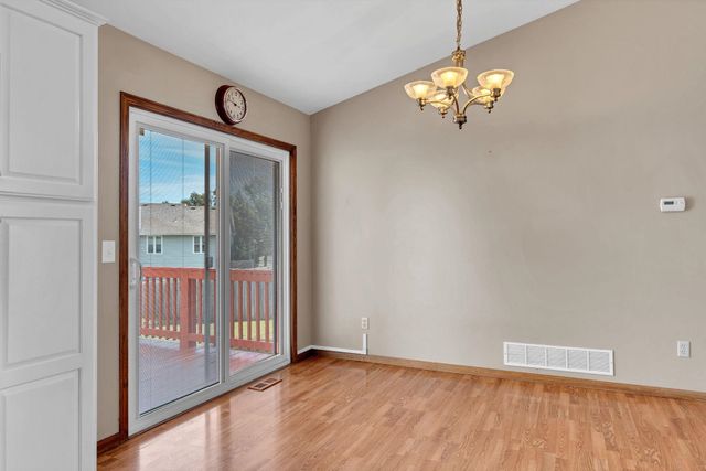 832 E Hawthorne Dr, Derby, KS 67037