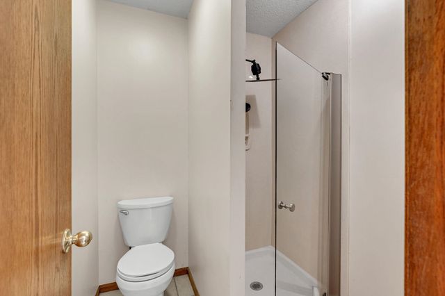 832 E Hawthorne Dr, Derby, KS 67037