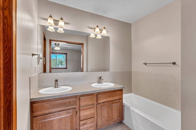 832 E Hawthorne Dr, Derby, KS 67037