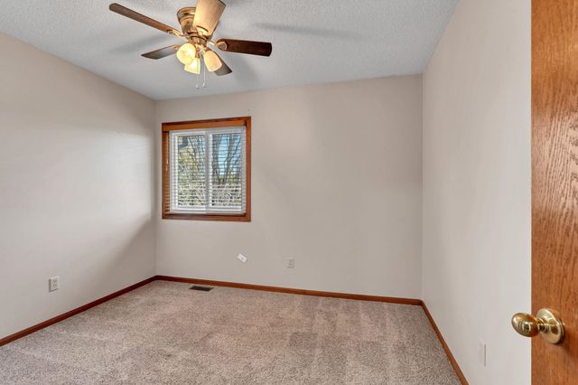 832 E Hawthorne Dr, Derby, KS 67037