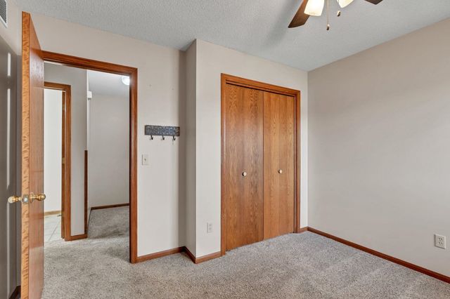 832 E Hawthorne Dr, Derby, KS 67037