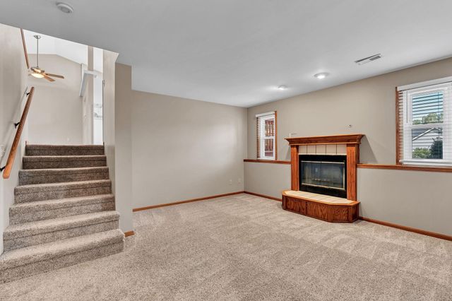 832 E Hawthorne Dr, Derby, KS 67037