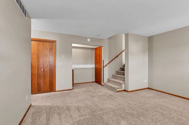 832 E Hawthorne Dr, Derby, KS 67037