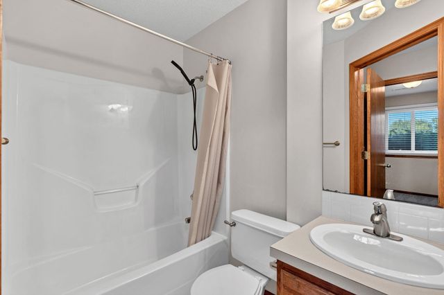 832 E Hawthorne Dr, Derby, KS 67037