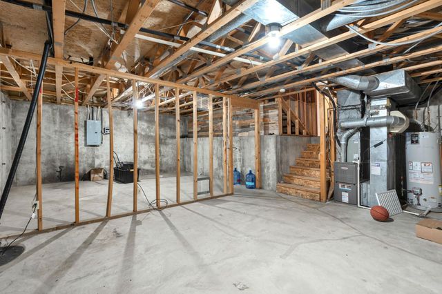 832 E Hawthorne Dr, Derby, KS 67037