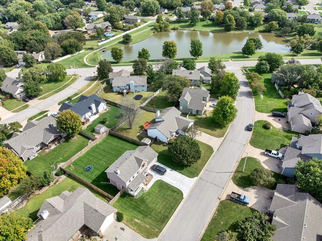 832 E Hawthorne Dr, Derby, KS 67037