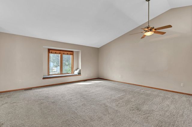 832 E Hawthorne Dr, Derby, KS 67037