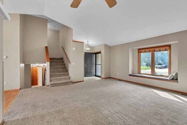 832 E Hawthorne Dr, Derby, KS 67037