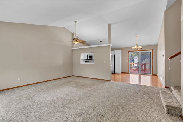 832 E Hawthorne Dr, Derby, KS 67037