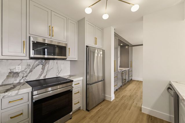 5001 Woodway Drive 1305, Houston, TX 77056