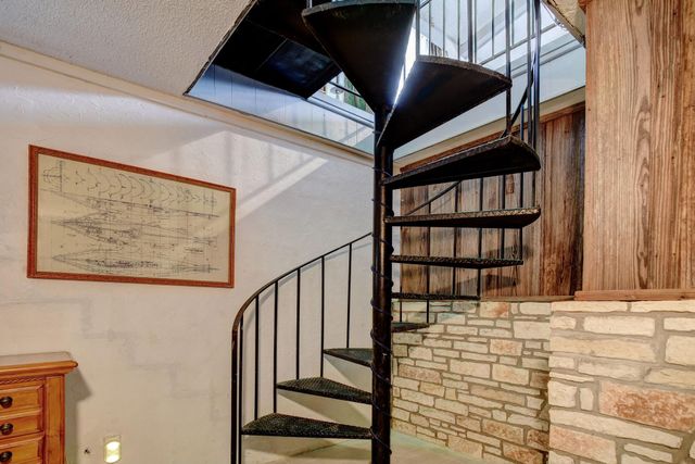 537 Leisure LN, Cedar Creek, TX 78612