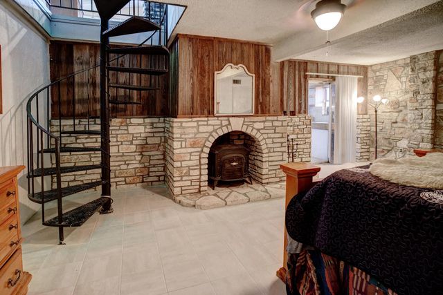 537 Leisure LN, Cedar Creek, TX 78612