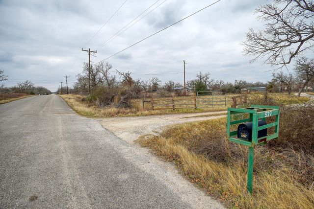 537 Leisure LN, Cedar Creek, TX 78612