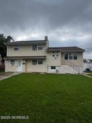 38 Jackson Avenue, Carteret, NJ 07008