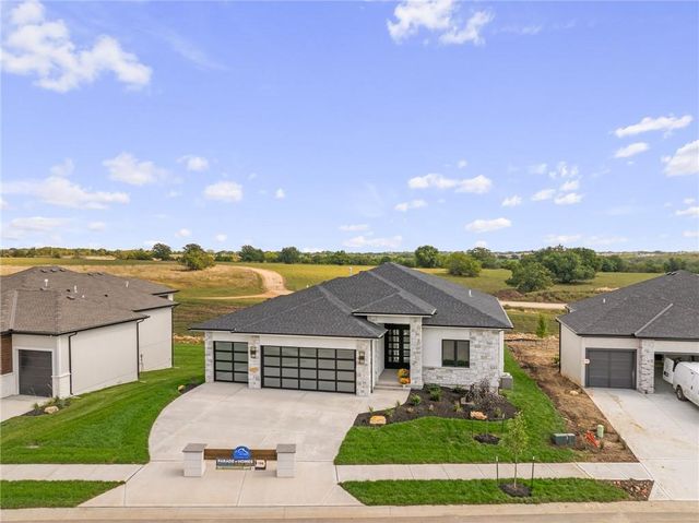 11227 S Sunray Drive, Olathe, KS 66061