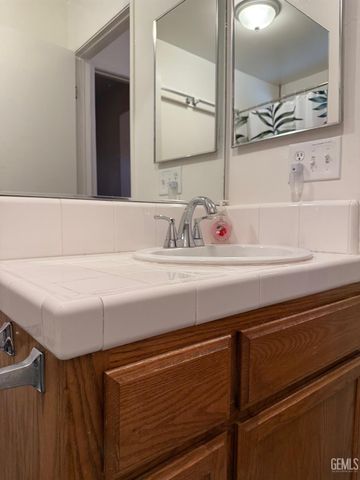 1305 Quartz Hill Road, Bakersfield, CA 93307