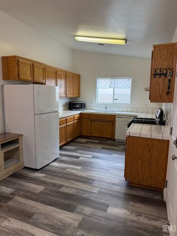 1305 Quartz Hill Road, Bakersfield, CA 93307