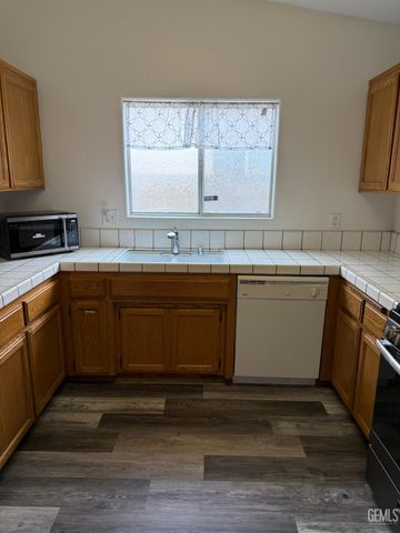 1305 Quartz Hill Road, Bakersfield, CA 93307