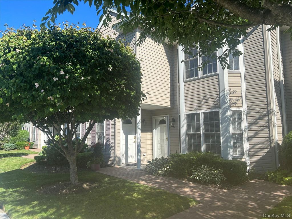 891 Altessa Boulevard, Melville, NY 11747