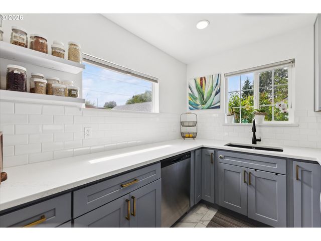 8912 Se STEPHENS St, Portland, OR 97216
