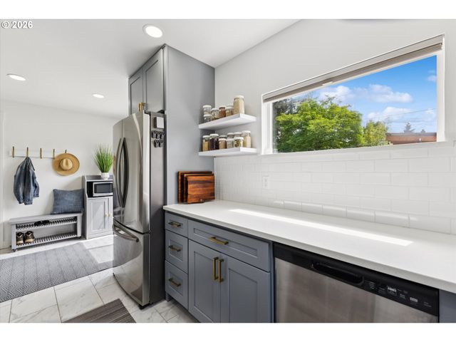 8912 Se STEPHENS St, Portland, OR 97216
