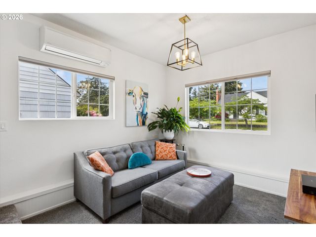 8912 Se STEPHENS St, Portland, OR 97216