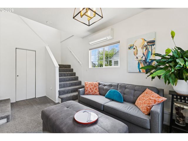 8912 Se STEPHENS St, Portland, OR 97216