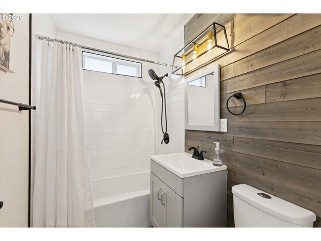 8912 Se STEPHENS St, Portland, OR 97216